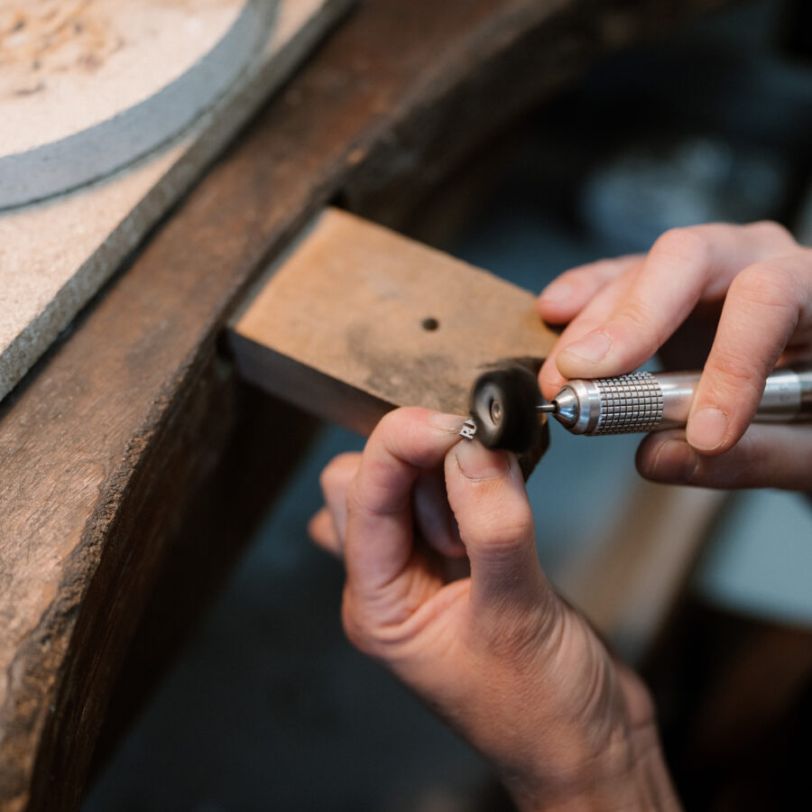 Oorsteker 'RUN' (Zilver)