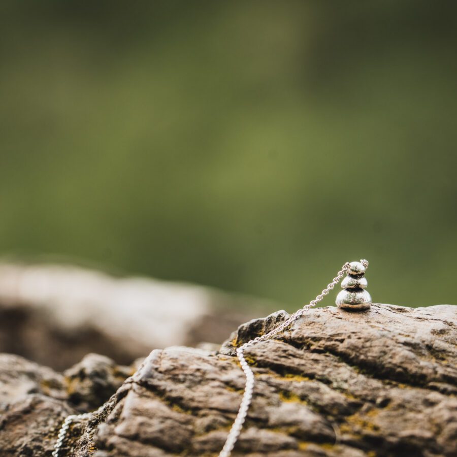 The Guidestone pendant - Ketting Steenmannetje